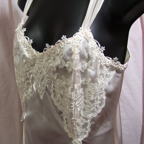 Alexandra Nicole Sexy Lacy Peach Satin Long Nightgown NWOT Size Small - Picture 2 of 5